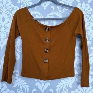 10/$25 • Heart & Hips Button Detail Ribbed Long Sleeve Crop Top‎